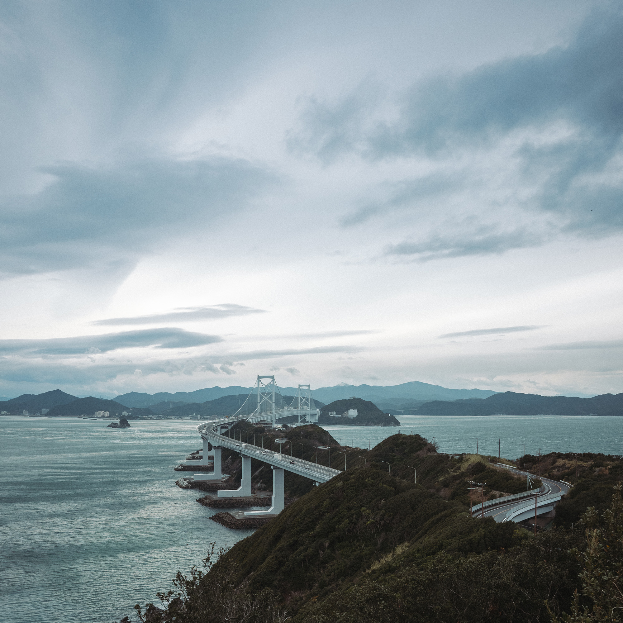 Ricoh GRIV + 28mm f/2.8 GR