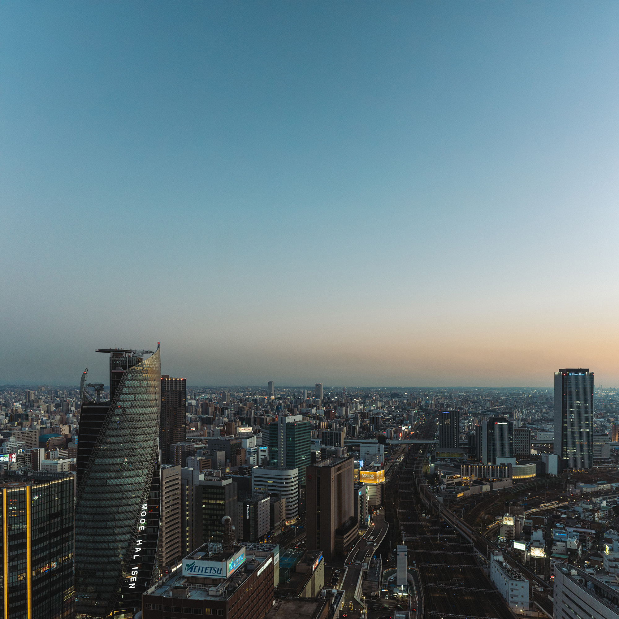 Ricoh GRIV + 28mm f/2.8 GR